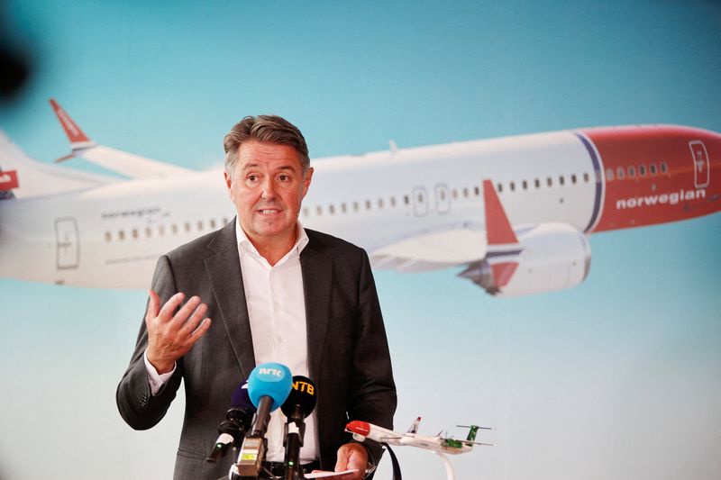 &copy; Reuters. FILE PHOTO: CEO of Norwegian Air Geir Karlsen attends a press conference about the Wideroe acquisition in Fornebu, Norway July 6, 2023. NTB/Frederik Ringnes/via REUTERS