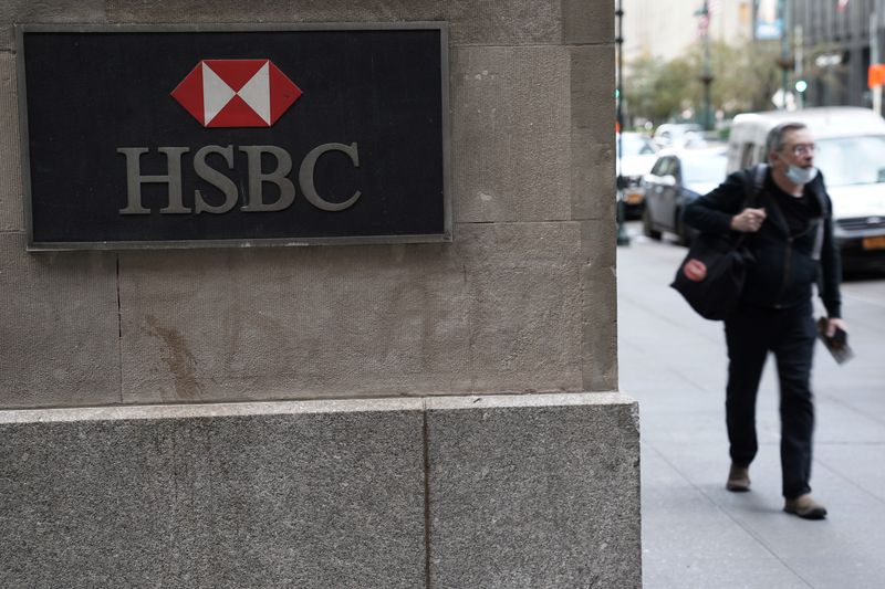 &copy; Reuters. An HSBC bank is pictured during the coronavirus disease (COVID-19) pandemic in the Manhattan borough of New York City, New York, U.S., October 19, 2020. REUTERS/Carlo Allegri
