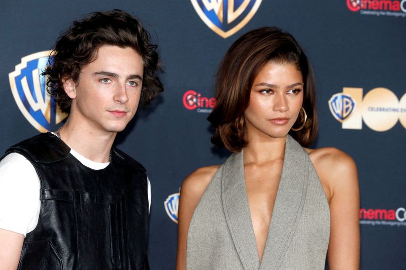 © Reuters. FILE PHOTO: Timothee Chalamet and Zendaya, promoting the movie 