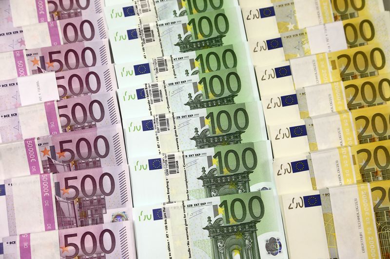 &copy; Reuters. FILE PHOTO: Euro currency bills are pictured at the Croatian National Bank in Zagreb, Croatia, May 21, 2019. REUTERS/Antonio Bronic
