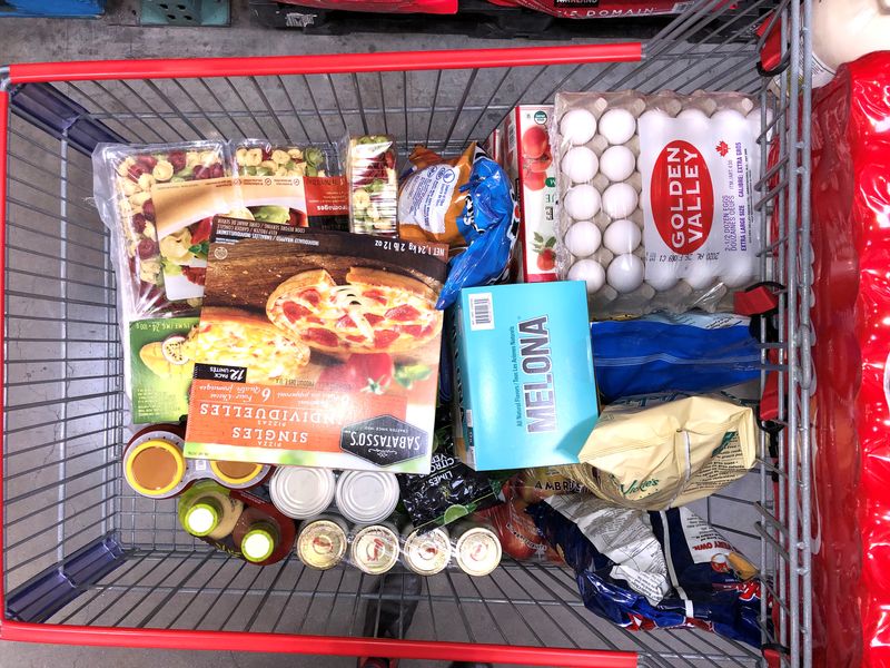 © Reuters. FILE PHOTO: A customer's cart filled with the supplies they're purchasing in response to news about coronavirus disease (COVID-19) at Costco Wholesale on Still Creek Drive in Burnaby, British Columbia, Canada March 15, 2020. REUTERS/Alec Jacobson/File Photo