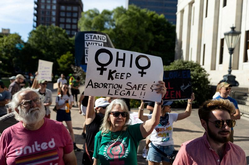 &copy; Reuters. FILE PHOTO: An abortion rights protester holds a sign to keep abortion safe in Ohio at a rally in Columbus, Ohio, after the United States Supreme Court ruled in the Dobbs v Women's Health Organization abortion case, overturning the landmark Roe v Wade abo