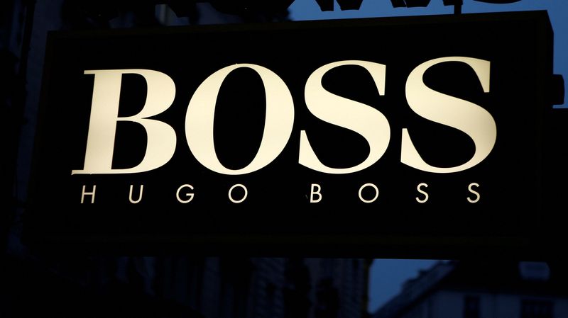 &copy; Reuters. Il logo dell'azienda di moda tedesca Hugo Boss in un negozio di Vienna, Austria, 23 novembre 2016.  REUTERS/Leonhard Foeger/Foto d'archivio