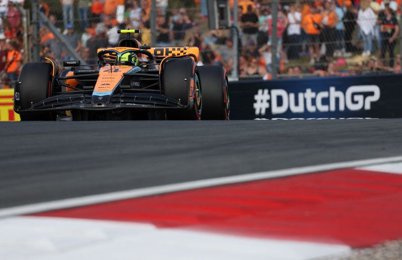 Verstappen e Norris lideram os primeiros treinos da Fórmula 1, marcado por  acidente que tira Ricciardo do final de semana