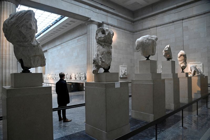 &copy; Reuters. FILE PHOTO: An employee poses as he views examples of the Parthenon sculptures, sometimes referred to in the UK as the Elgin Marbles, on display at the British Museum in London, Britain, January 25, 2023. REUTERS/Toby Melville/File Photo