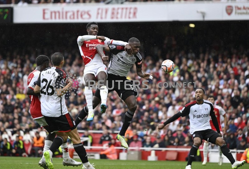 &copy; Reuters. Eddie Nketiah, do Arsenal, em ação com Issa Diop, do Fulham
26/08/2023
REUTERS/Tony Obrien 