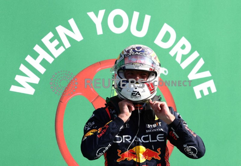 &copy; Reuters. 
Max Verstappen, da Red Bull, comemora após se classificar na pole position
26/08/2023
REUTERS/Stephanie Lecocq     