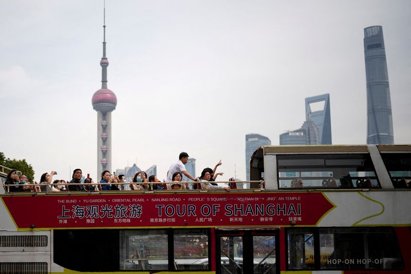 &copy; Reuters.   ８月２８日、中国外務省は、新型コロナウイルスの水際対策として海外からの渡航者に義務付けている渡航前の抗原検査を３０日から廃止すると明らかにした。上海で３月撮影（２０２３