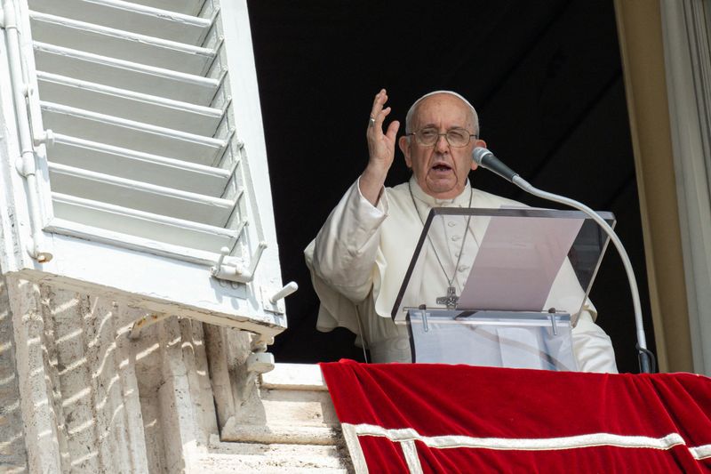 &copy; Reuters. Papa Francisco faz oração do Angelus de sua janela no Vaticano
27/08/2023 Vatican Media/Divulgação via REUTERS