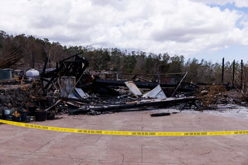 &copy; Reuters. FILE PHOTO: A view of the remains of a building after it was destroyed during wildfires, in Kula, Maui island, Hawaii, U.S., August 13, 2023.  REUTERS/Mike Blake/File Photo