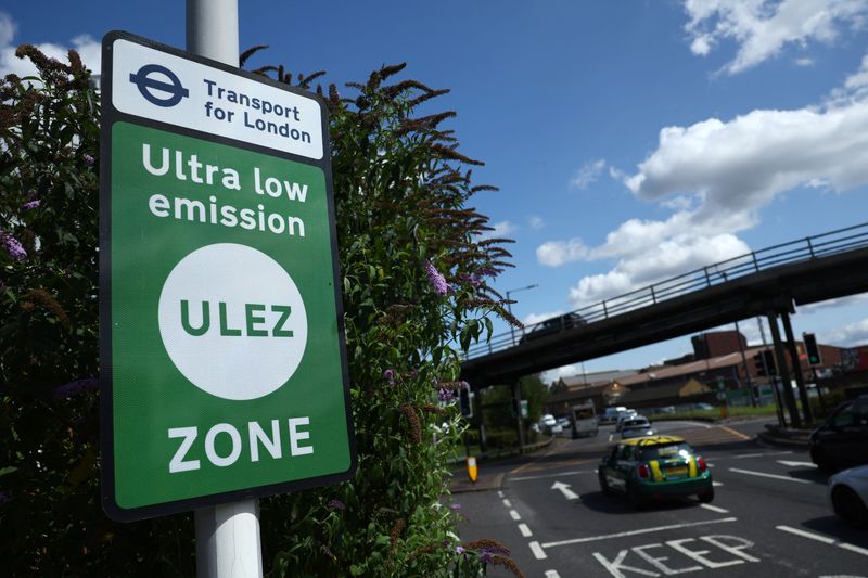 &copy; Reuters. FILE PHOTO: Signage is seen along the existing boundary of London's Ultra Low Emissions Zone (ULEZ) zone ahead of proposed upcoming expansion, in London, Britain, August 22, 2023. REUTERS/Toby Melville/File photo