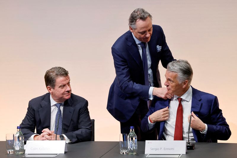&copy; Reuters. FILE PHOTO: Former CEO and newly appointed advisor Ralph Hamers (C)  adjust the jacket of Sergio Ermotti (L), newly rehired CEO of UBS Group AG next to UBS Chairman Colm Kelleher before a news conference in Zurich, Switzerland March 29, 2023. REUTERS/Stef