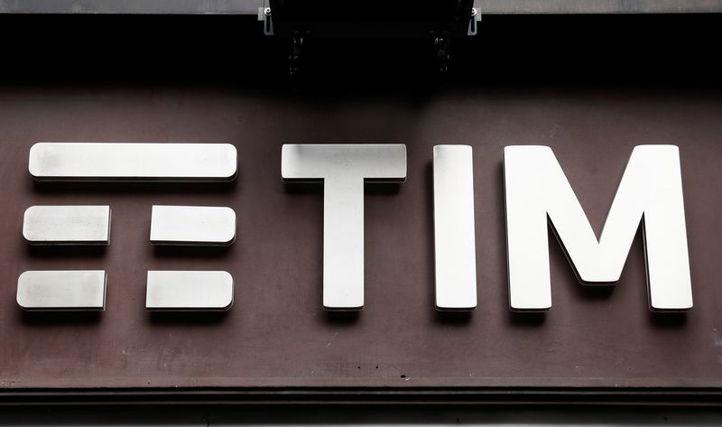 © Reuters. FILE PHOTO: The Tim logo is seen at its headquarters in Rome, Italy November 22, 2021. REUTERS/Yara Nardi/File Photo