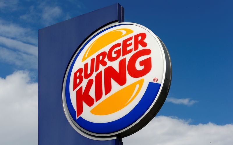 &copy; Reuters. FOTO DE ARCHIVO: El logotipo del grupo estadounidense de comida rápida Burger King se ve en un restaurante en Bruettisellen, Suiza. 11 de octubre, 2016. REUTERS/Arnd Wiegmann