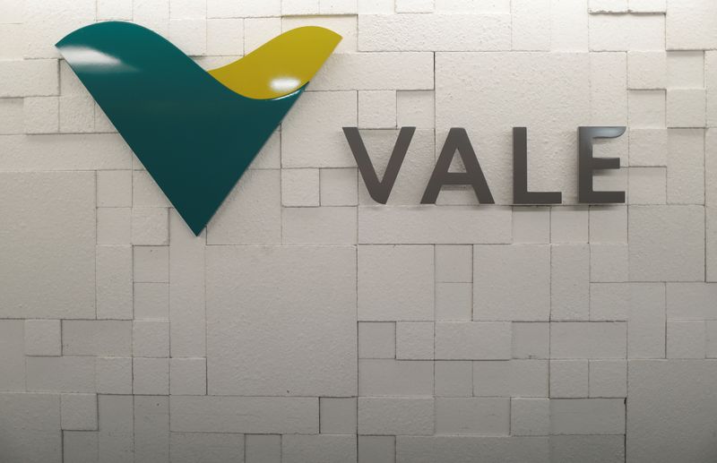 &copy; Reuters. FILE PHOTO: The logo of Vale SA is pictured in Rio de Janeiro, Brazil, August 7, 2017. Picture taken August 7, 2017. REUTERS/Ricardo Moraes/File Photo