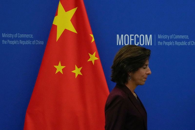 &copy; Reuters. FILE PHOTO: U.S. Commerce Secretary Gina Raimondo arrives for a meeting with her Chinese counterpart Wang Wentao, at the Ministry of Commerce in Beijing, Monday, Aug. 28, 2023. Andy Wong/Pool via REUTERS/File Photo