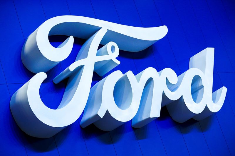 © Reuters. The logo of Ford is pictured at the 38th Bangkok International Motor Show in Bangkok, Thailand March 28, 2017. REUTERS/Athit Perawongmetha