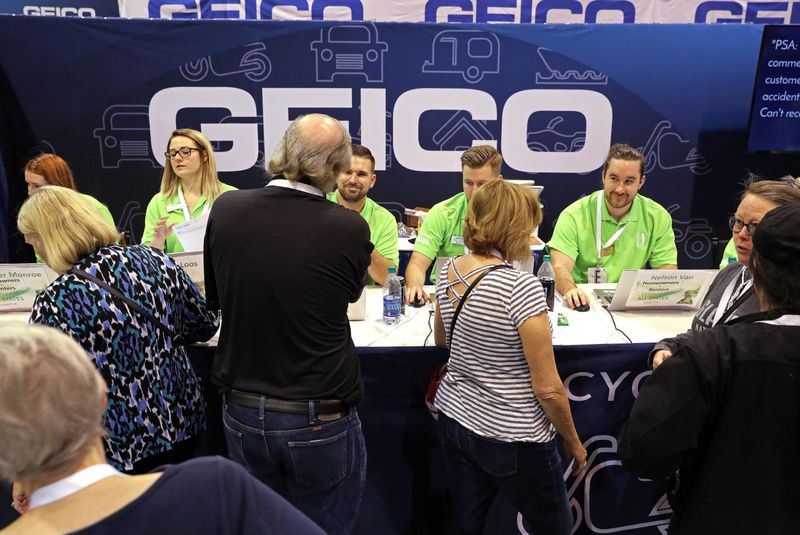 &copy; Reuters. FILE PHOTO: Shareholders shop for discounted insurance policies at the Geico booth at the annual Berkshire Hathaway shareholder meeting in Omaha, Nebraska, U.S., May 4, 2019.   REUTERS/Scott Morgan/File Photo