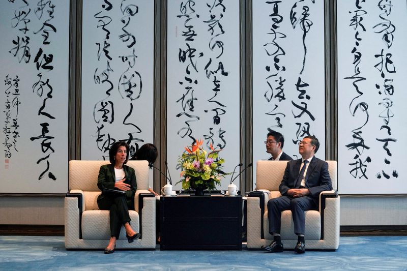 © Reuters. U.S. Commerce Secretary Gina Raimondo, left, talks with Shanghai Party Secretary Chen Jining, in Shanghai, China, Wednesday, Aug. 30, 2023. Andy Wong/Pool via REUTERS