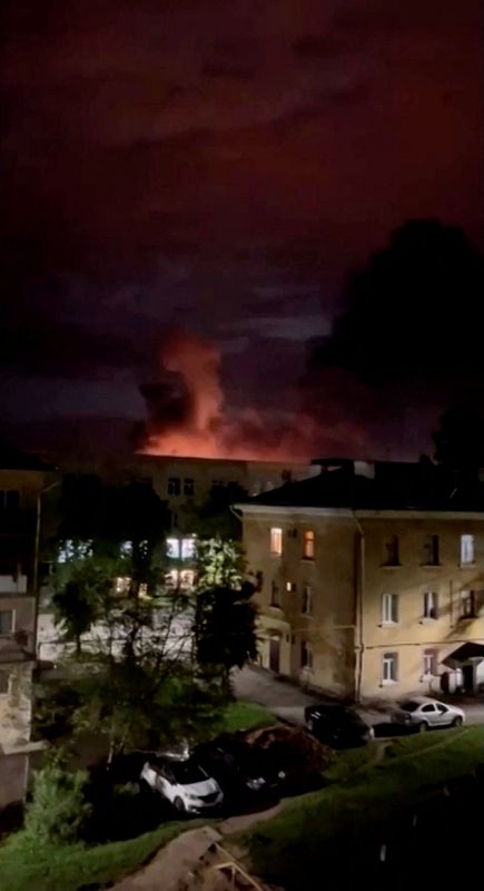 &copy; Reuters. أعمدة دخان تظهر في السماء بفعل هجوم بطائرة مسيرة على مدينة بسكوف الروسية في صورة ملتقطة من مقطع مصور على وسائل التواصل الاجتماعي نُشريوم ال