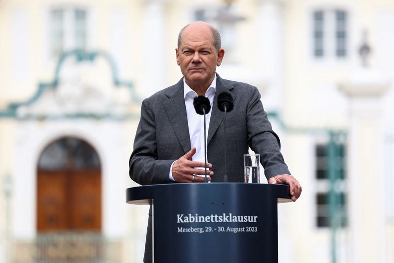 &copy; Reuters. Il cancelliere tedesco Olaf Scholz partecipa a una conferenza stampa dopo una riunione a Schloss Meseberg, vicino a Gransee, Germania, 30 agosto 2023. REUTERS/Lisi Niesner