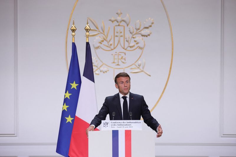 &copy; Reuters. Emmanuel Macron prononce un discours à l'Elysée, Paris, France. /Photo prise le 28 août 2023/REUTERS/Teresa Suarez