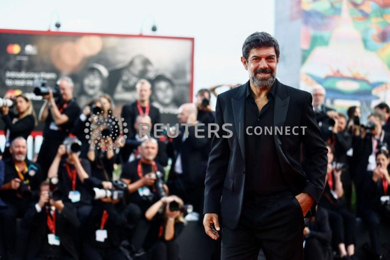&copy; Reuters. Ator Pierfrancesco Favino posa em estreia do filme "Comandante" no 80º Festival de Cinema de Veneza
30/08/2023 
REUTERS/Yara Nardi