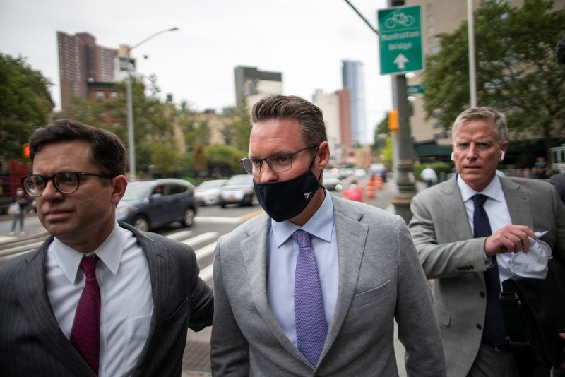 © Reuters. Trevor Milton, (C) founder and former-CEO of Nikola Corp., exits the Manhattan Federal Courthouse following an appearance in New York City, U.S., July 29, 2021.  REUTERS/Eduardo Munoz