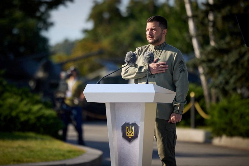 &copy; Reuters. FILE PHOTO: Ukrainian President Volodymyr Zelenskiy attends a ceremony for the raising of Ukraine's biggest national flag to mark the Day of the State Flag, amid Russia's attack on Ukraine, in Kyiv, Ukraine August 23, 2023. Ukrainian Presidential Press Se