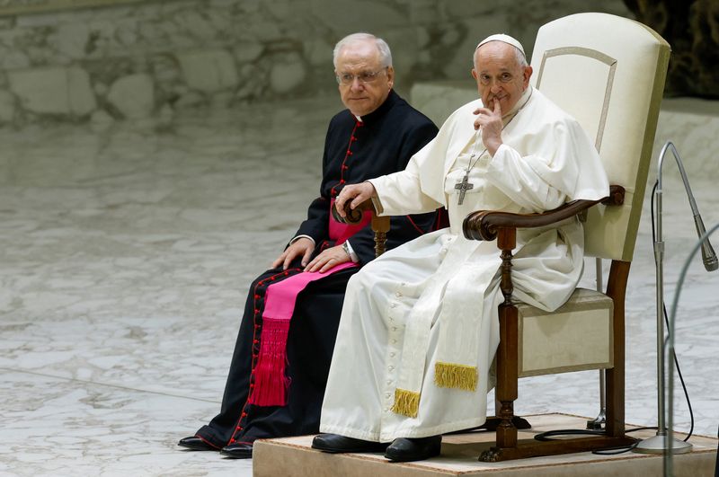 &copy; Reuters. 　８月３０日、ローマ教皇フランシスコは、環境との「恐ろしい戦争」が起きていると述べ、自然保護に関する新たな文書を発表すると明らかにした。写真は同日、バチカンで撮影（２０２