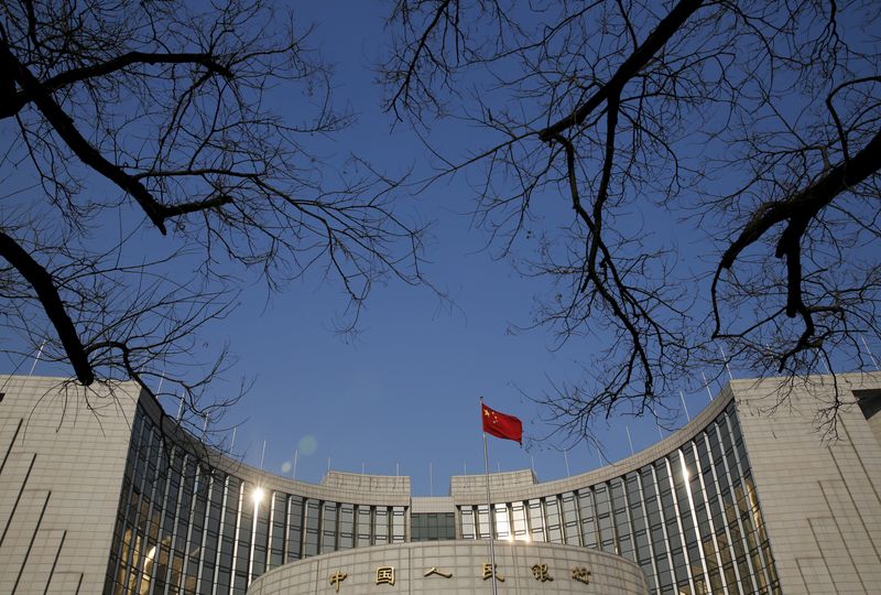 &copy; Reuters. 　８月３１日、中国人民銀行（中央銀行）は、民間企業による株式や債券、融資を通じた資金調達の障害を取り除き、上場や借り換えを支援する方針を表明した。写真は中国人民銀行。北京