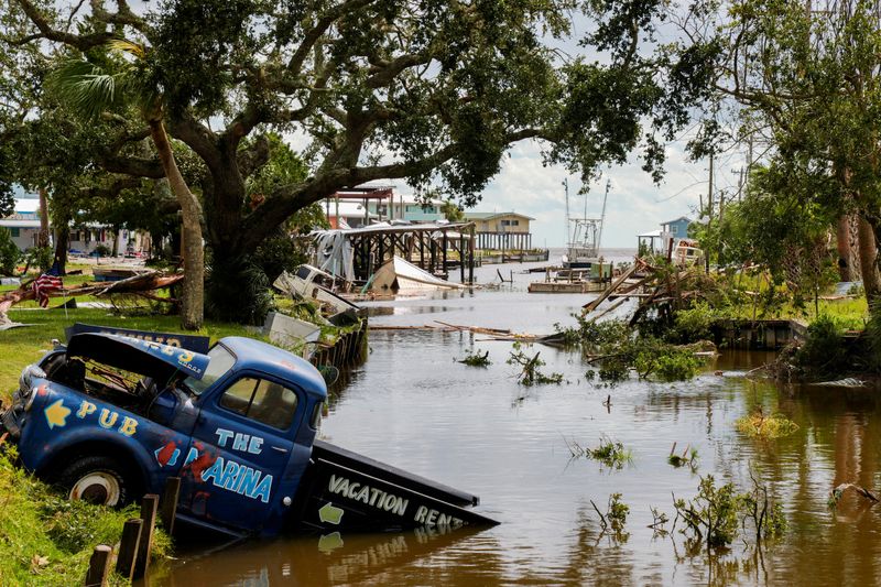 Florida's storm-struck Gulf Coast takes stock as Idalia soaks Carolinas