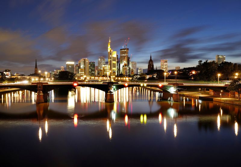 &copy; Reuters. FILE PHOTO: The sun sets behind the skyline during a summer evening  in Frankfurt, Germany, August 13, 2023.  REUTERS/Kai Pfaffenbach