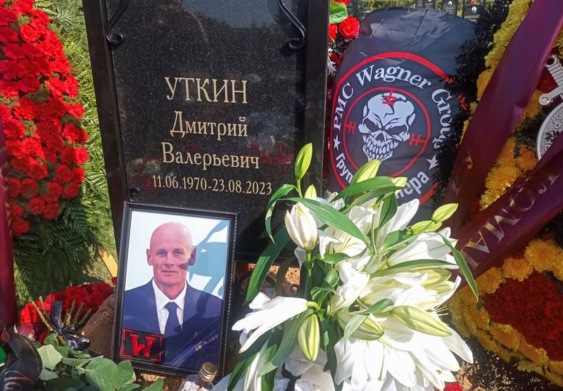 © Reuters. A view shows the grave of co-founder and military commander of Wagner mercenary group Dmitry Utkin, who died in a recent plane crash, following a funeral at a cemetery in Mytishchi on the outskirts of Moscow, Russia, August 31, 2023. REUTERS/Stringer