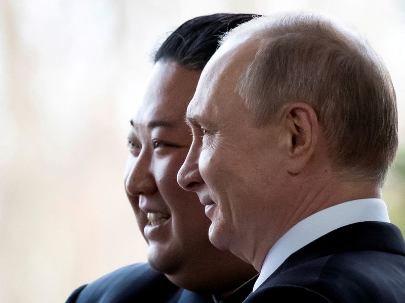 &copy; Reuters. Vladimir Putin e Kim Jong Un em Vladivostok
 25/4/2019  Alexander Zemlianichenko/Pool via REUTERS