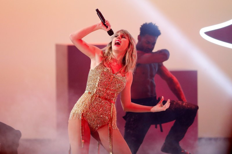 &copy; Reuters. Taylor Swift durante cerimônia do American Music Awards em Los Angeles, Califórnia
24/11/2019REUTERS/Mario Anzuoni/Arquivo