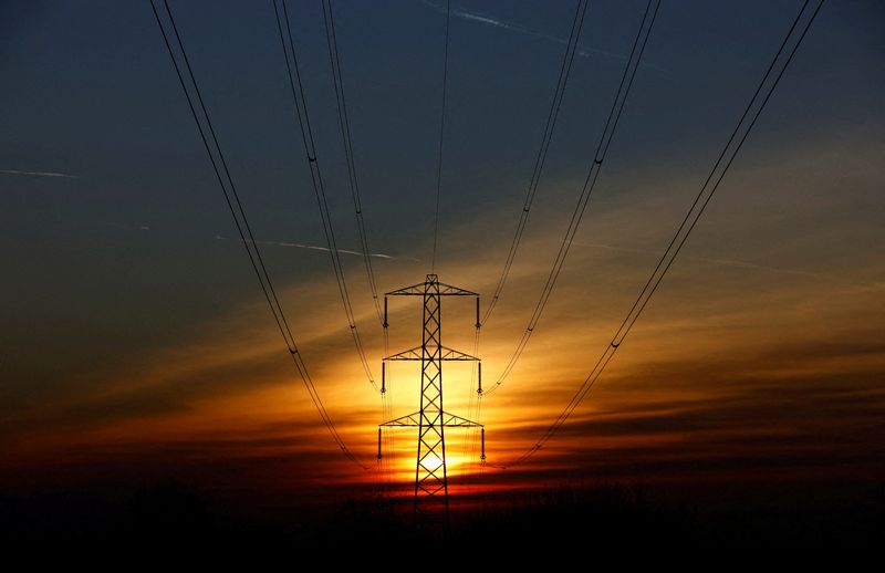 &copy; Reuters. FILE PHOTO: The sun sets behind an electricity pylon in Borehamwood, Britain, February 8, 2023.  REUTERS/Peter Cziborra/File Photo
