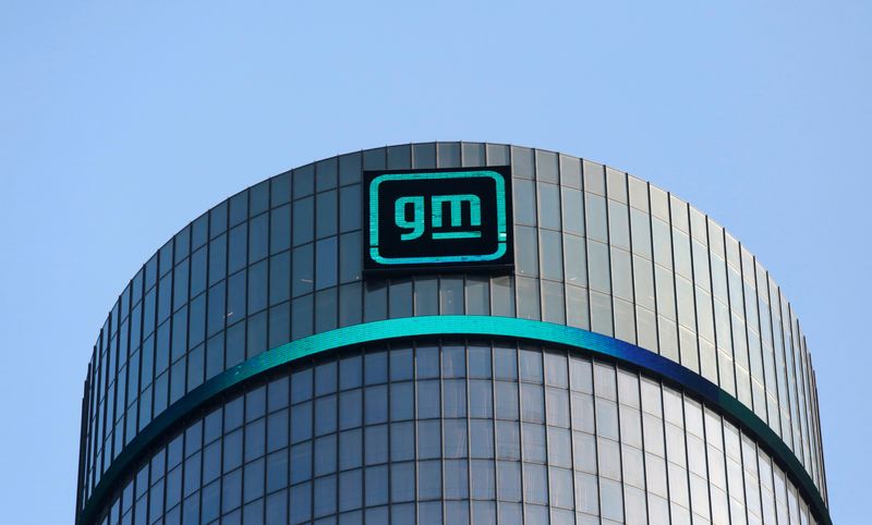 © Reuters. The new GM logo is seen on the facade of the General Motors headquarters in Detroit, Michigan, U.S., March 16, 2021.   REUTERS/Rebecca Cook