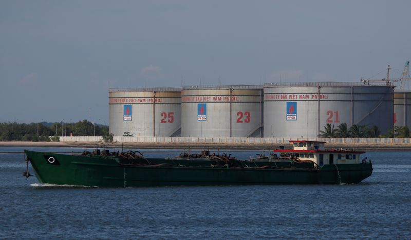 &copy; Reuters. 　９月１日、アジア時間の原油先物は４日続伸している。写真はベトナムのブンタウにある石油タンク。２０１８年４月撮影（２０２３年　ロイター／Maxim Shemetov）
