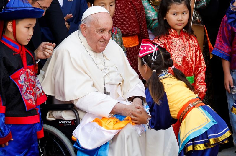 &copy; Reuters. Le pape François lors d'une cérémonie de bienvenue à Oulan-Bator, en Mongolie. /Photo prise le 1er septembre 2023/REUTERS/Carlos Garcia Rawlins