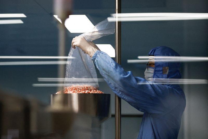 &copy; Reuters. Une chaîne de production de médicaments, à Pékin, en Chine. /Photo prise le 10 janvier 2023/REUTERS/Tingshu Wang