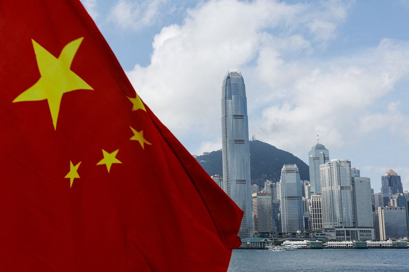 © Reuters. FILE PHOTO: The Chinese national flag is seen in front of the financial district Central on the Chinese National Day in Hong Kong, China October 1, 2022. REUTERS/Tyrone Siu/File Photo