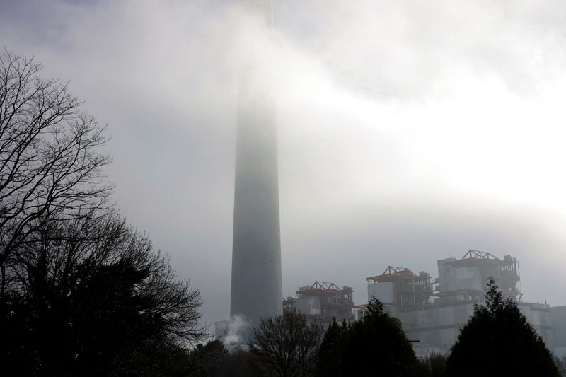 &copy; Reuters. FILE PHOTO: A coal-fired power station scheduled to shut down is seen in As Pontes, Spain, February 8, 2022. Picture taken February 8, 2022. REUTERS/Miguel Vidal/File Photo