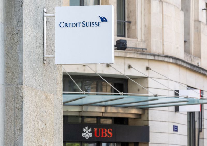 &copy; Reuters. FILE PHOTO: The logos of Swiss bank Credit Suisse and UBS are seen in Geneva, Switzerland, June 7, 2023.  REUTERS/Denis Balibouse/File Photo