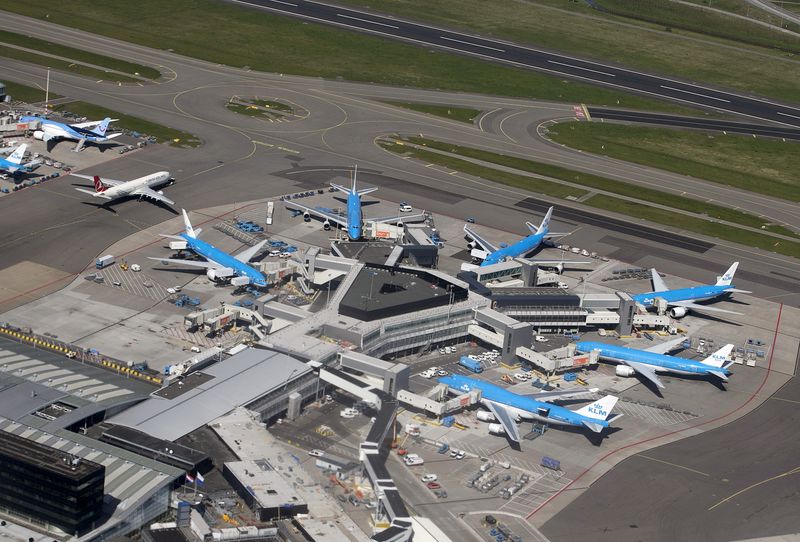 &copy; Reuters. FILE PHOTO: KLM aircraft are seen on the tarmac at Schipol airport near Amsterdam April 15, 2015. REUTERS/Yves Herman/File Photo