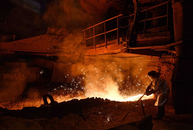 &copy; Reuters. An employee works in a blast furnace shop at Magnitogorsk Iron and Steel Works (MMK) in the city of Magnitogorsk, Russia October 20, 2022. REUTERS/Alexander Manzyuk/File photo