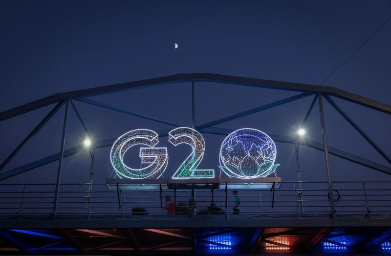 &copy; Reuters. FILE PHOTO: Moon is pictured above a G20 logo installed on a pedestrian bridge in front of the main venue of the summit in New Delhi, India, August 25, 2023. REUTERS/Adnan Abidi