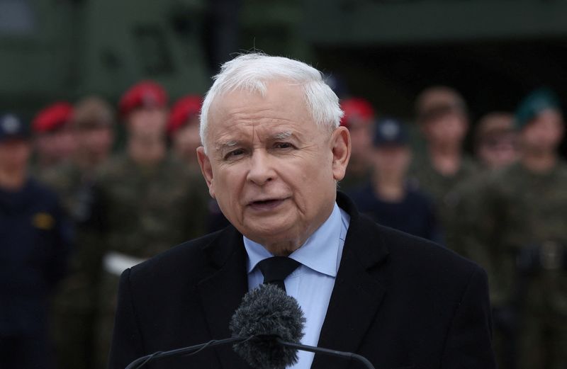 &copy; Reuters. FILE PHOTO: Poland’s Deputy Prime Minister and ruling party Law and Justice (Prawo i Sprawiedliwosc) leader Jaroslaw Kaczynski speaks during a press conference a week before the National Army Day Parade, at Wesola military base in Warsaw, Poland, August