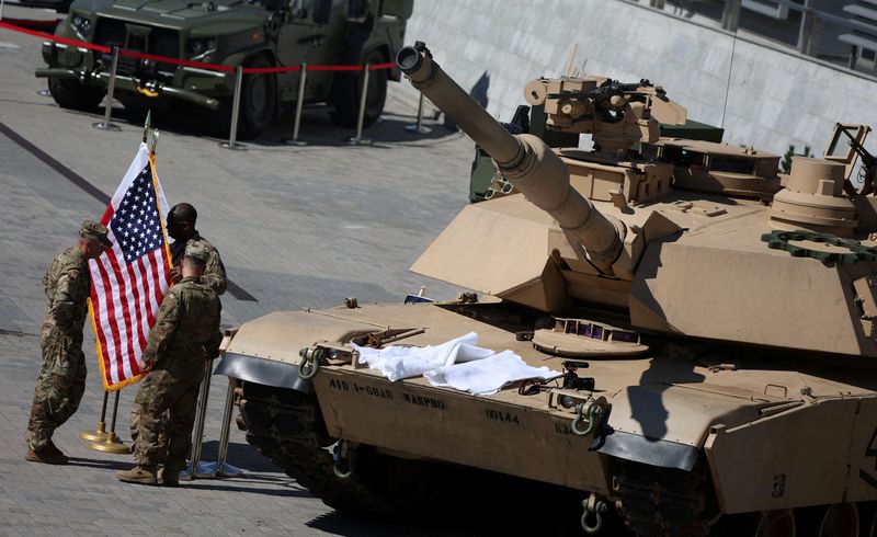 &copy; Reuters. FILE PHOTO: US soldiers stand with Polish and US flags near M1/A2 Abrams tank outside a hall of 30th International Defence Industry Exhibition in Kielce, Poland September 5, 2022. REUTERS/Kacper Pempel/File Photo