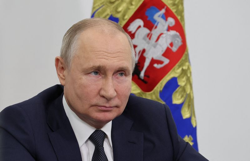 &copy; Reuters. ロシアのプーチン大統領は１日、ウクライナ東・南部４州の開発に向け、今後２年半にロシア連邦予算から１兆９０００億ルーブル（２００億ドル）を充てる方針を表明した。写真は９月１